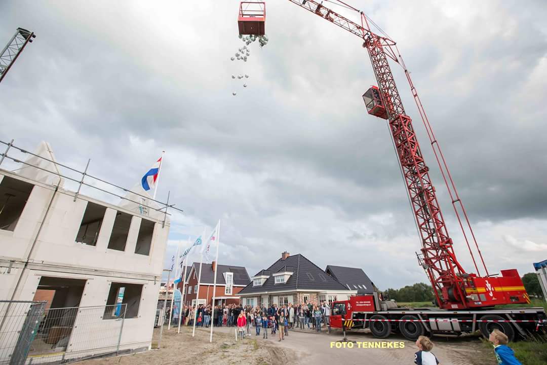 Werken met manbak of werkplatform.